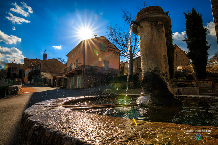 photo fontaine village saint julien verdon